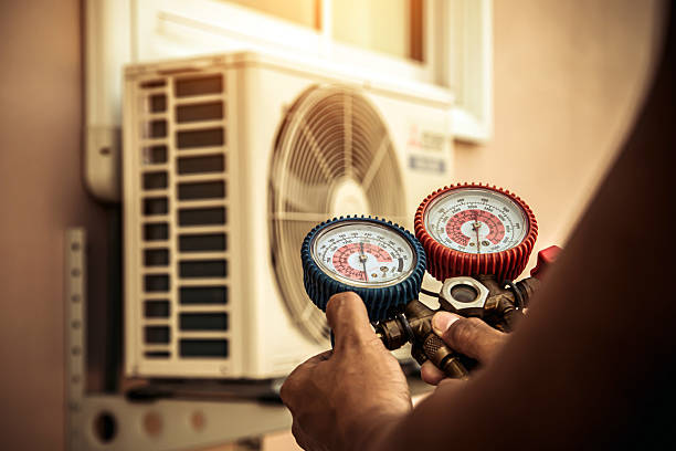 Professional Hvac technician working in Plymouth, OH